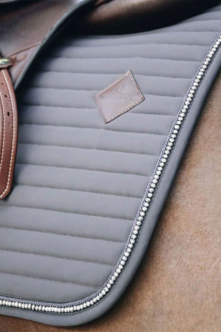 Pearls Dressuur Schabrak Bruin