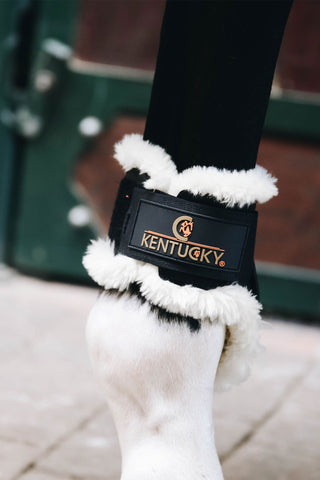 Fetlock gamacher voor jonge paarden met lamsvel