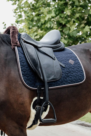 Tapis de selle doux pour la peau blanc